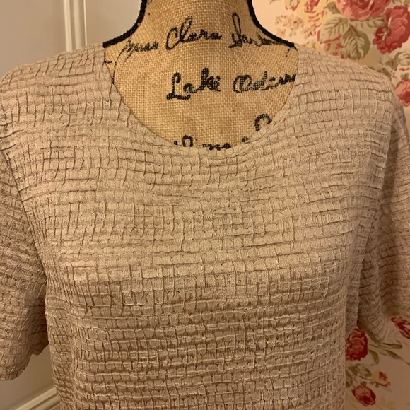 🍒 Tan Textured Blouse- JM Collection - Picture 2 of 5